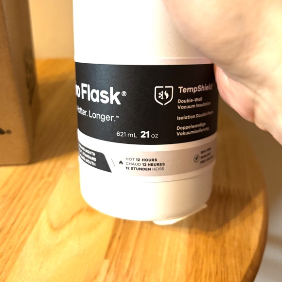 Hydro Flask white oz 21 Standard Mouth insulated bottle NWT - Picture 3 of 4